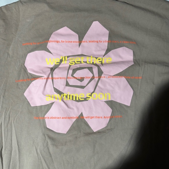 H&M tan graphic tee size large - Picture 6 of 6